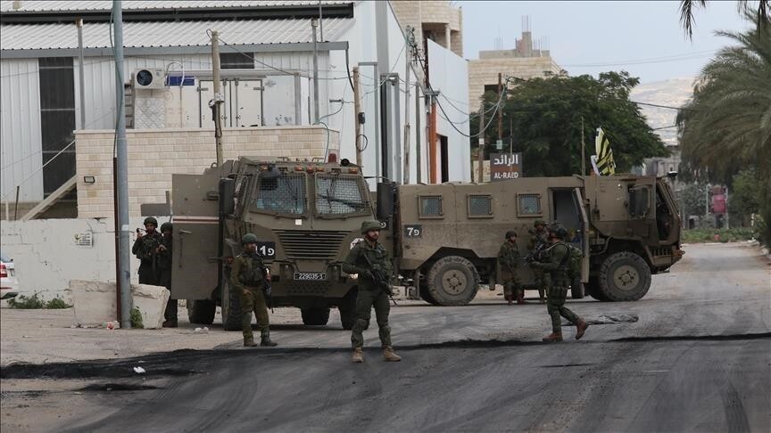 İsrail, Hebron'a yönelik kuşatmasını ikinci gün sürdürüyor ve Filistinlileri evlerini terk etmeye zorluyor