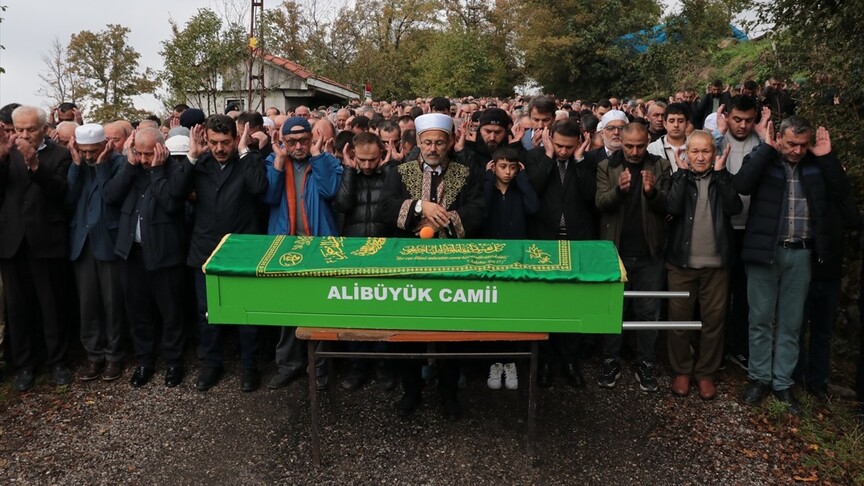 Zonguldak'ta maden ocağındaki grizu patlamasında ölen 3 işçi defnedildi
