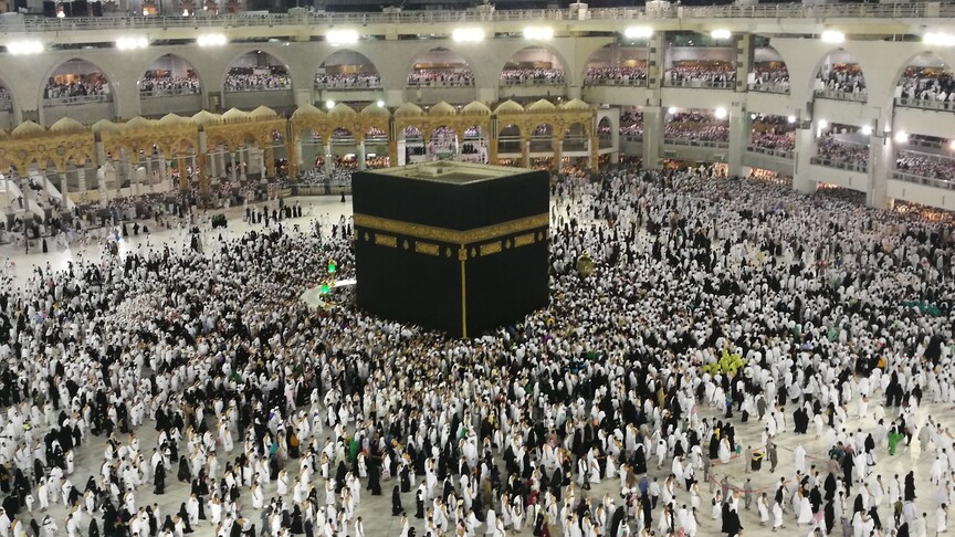 رئيس الحرمين وإمام المسجد النبوي يدينان استهداف المقدسات: محرم شرعا