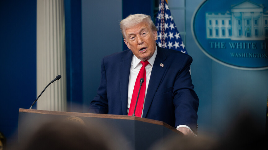 Trump, Beyaz Saray'daki brifing salonunun yerini değiştirebileceğini belirtti haber görseli
