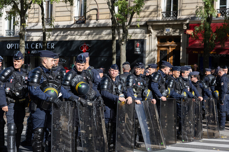 Paris'te mahkeme sendikaların itirazına rağmen emniyetin önerdiği eylem güzergahını onayladı haber görseli