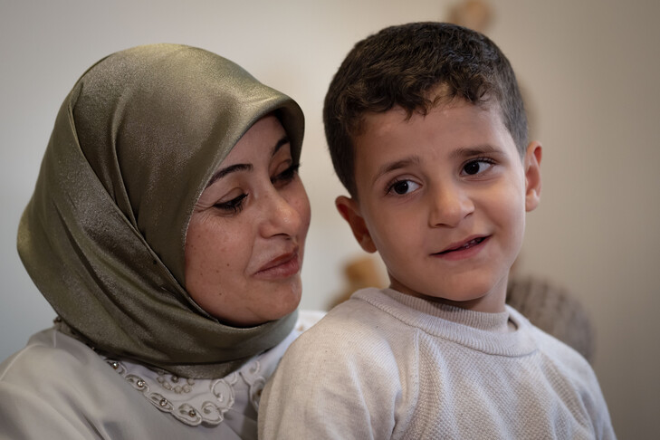 الطفل الفلسطيني مؤمن.. إسرائيل سلبته ساقيه وتركيا تضمّد جراحه