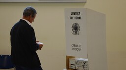 Brezilya'da seçimin ikinci turunu resmi olmayan sonuçlara göre Lula da Silva kazandı