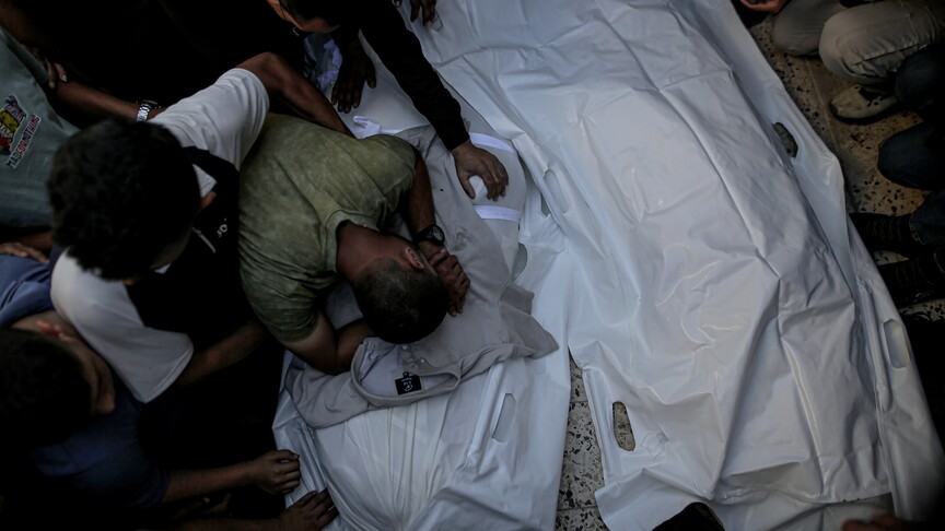 غزة.. ارتفاع عدد قتلى الإبادة الإسرائيلية إلى 74 ألفا و555 فلسطينيا