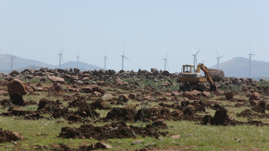 Israel extends military barrier through farmland in southern Syria