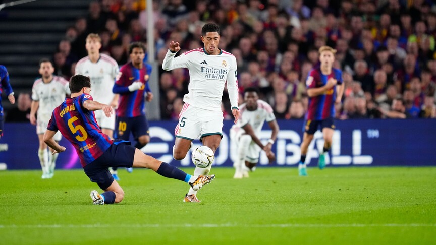 ريال مدريد يهزم برشلونة ويشعل صراع صدارة الدوري الإسباني