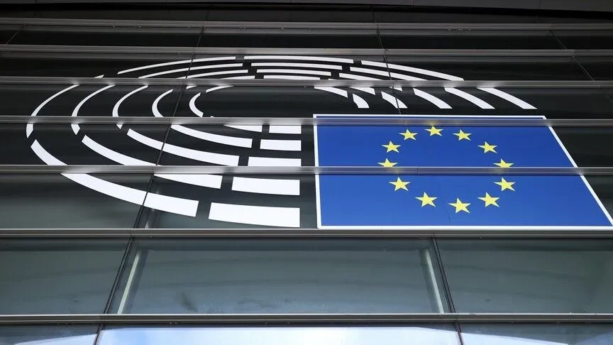 Izraeli e ndaloi për 8 orë dhe e deportoi zyrtarin e Parlamentit Evropian   Ju e urreni Izraelin 