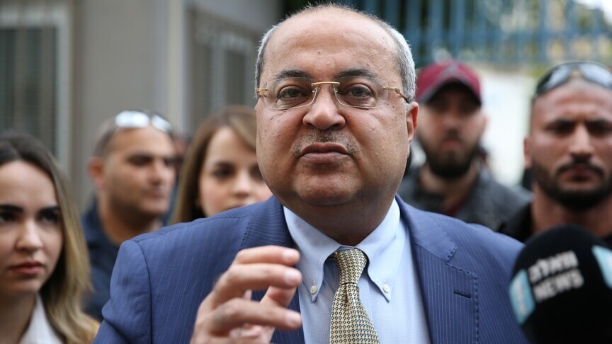 لماذا يركز نتنياهو على الطيبي بدلا من منافسه آيزنكوت؟