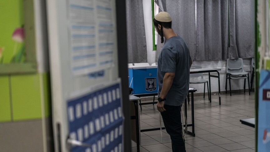 Israelis head to the polls in parliamentary elections