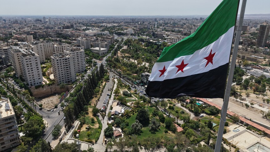Siria thërret ambasadorin jordanez për sulmet ajrore në Daraa