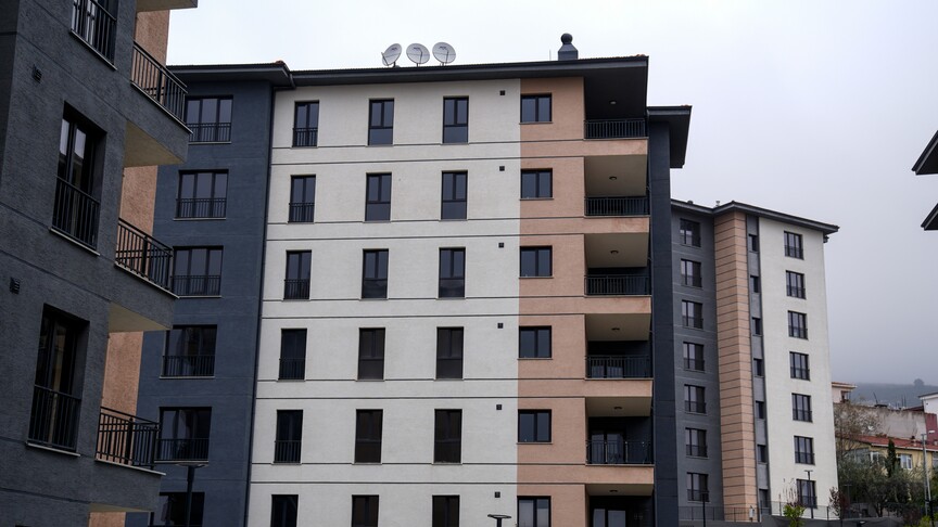 Maltepe'de yıkılan binanın hak sahiplerine yeni konutları teslim ediliyor