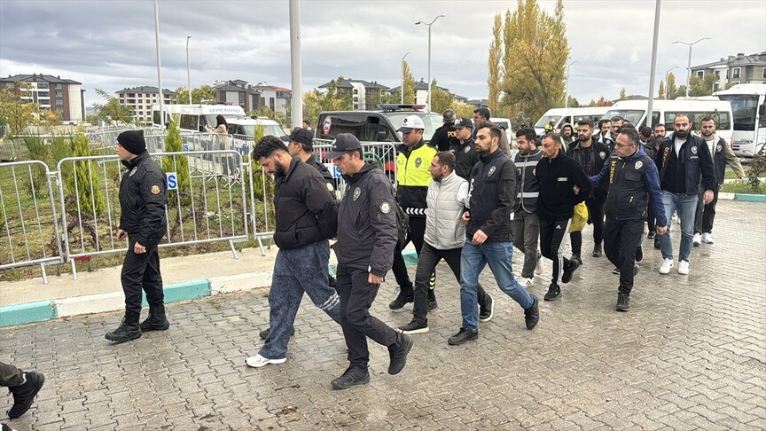 Kütahya merkezli yasa dışı bahis soruşturmasında 62 zanlı tutuklandı
