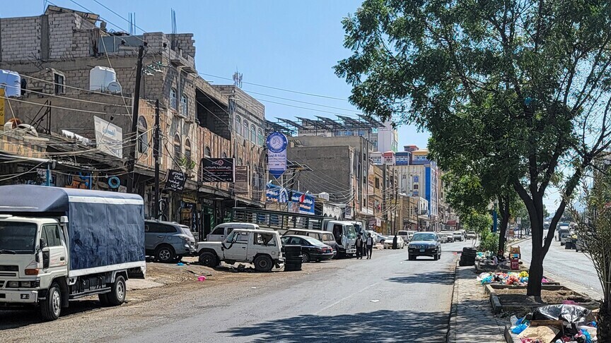 "كيف نعيش؟".. سكان تعز يواجهون الحصار الحوثي والغلاء