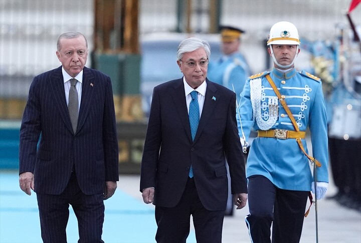 Presidenti Erdogan pret në Ankara homologun kazak Tokayev