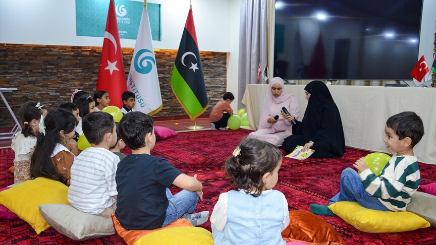 "حلقة الحكاية".. فعالية ثقافية في طرابلس تجمع أطفالا أتراك وليبيين