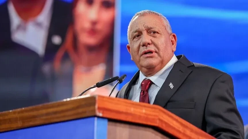 Lideri i opozitës izraelite akuzon Netanyahun  Po përpiqet të vonojë shpalljen e rezultateve të zgjedhjeve
