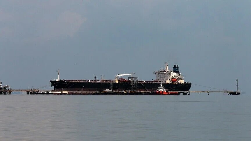 UKMTO  Tanker nafte goditet nga predhë e panjohur në Ngushticën e Hormuzit