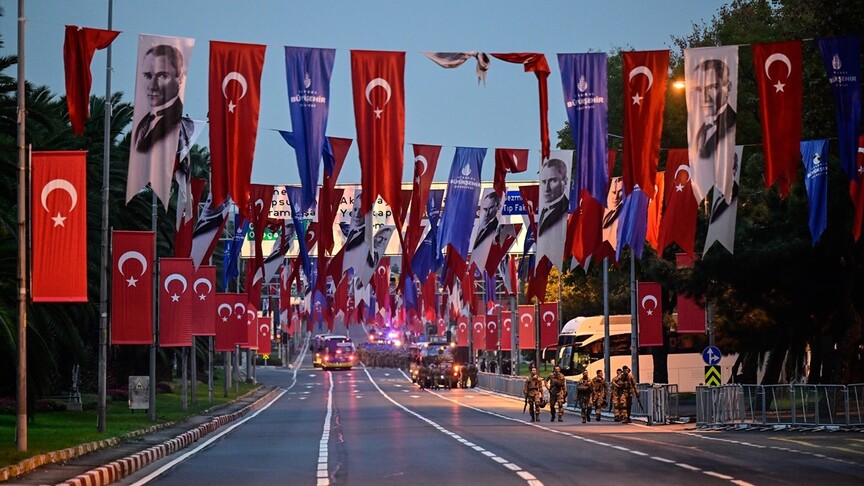 İstanbul'da Cumhuriyet Bayramı kutlamaları dolayısıyla bazı yollar trafiğe kapatıldı
