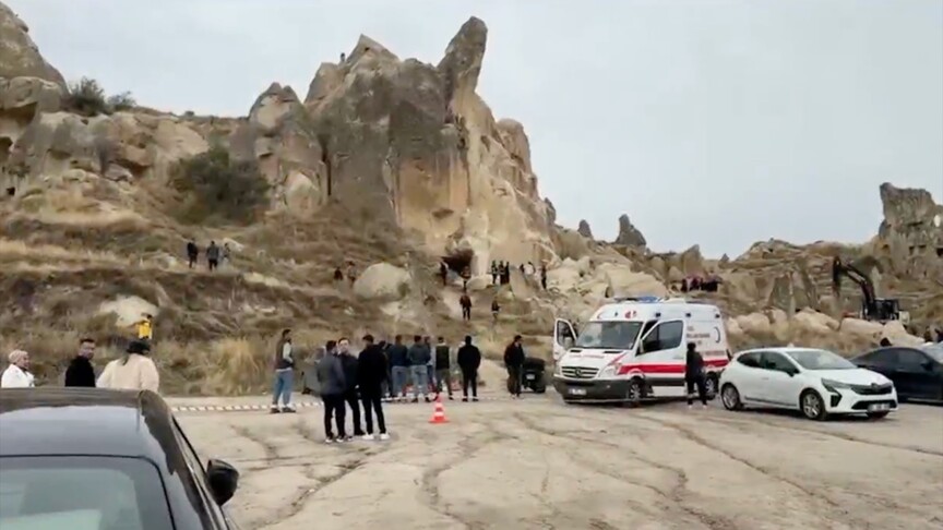 Nevşehir'de peribacasından kopan kaya parçalarının altında kalan 2 kişi hayatını kaybetti
