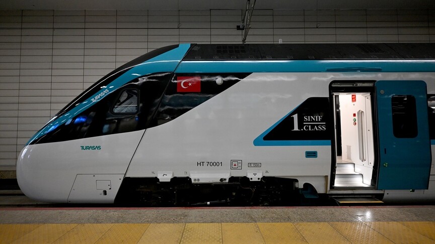 Bakan Uraloğlu, milli hızlı trenle Ankara-Kırıkkale hattında test sürüşü yaptı