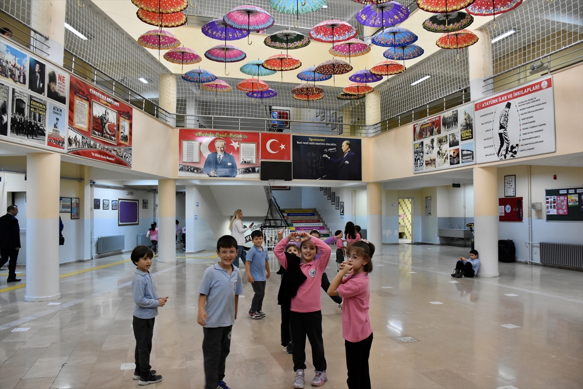 Cumhuriyet ile yaşıt okul köklü geçmişinden aldığı güçle yeni nesiller yetiştiriyor 4 Cumhuriyet ile yaşıt okul köklü geçmişinden aldığı güçle yeni nesiller yetiştiriyor