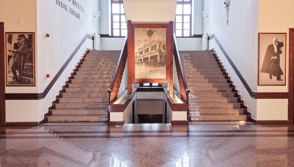 Anadolu'nun ilk devlet lisesi 141 yıldır öğrencileri geleceğe hazırlıyor 1 Anadolu'nun ilk devlet lisesi 141 yıldır öğrencileri geleceğe hazırlıyor