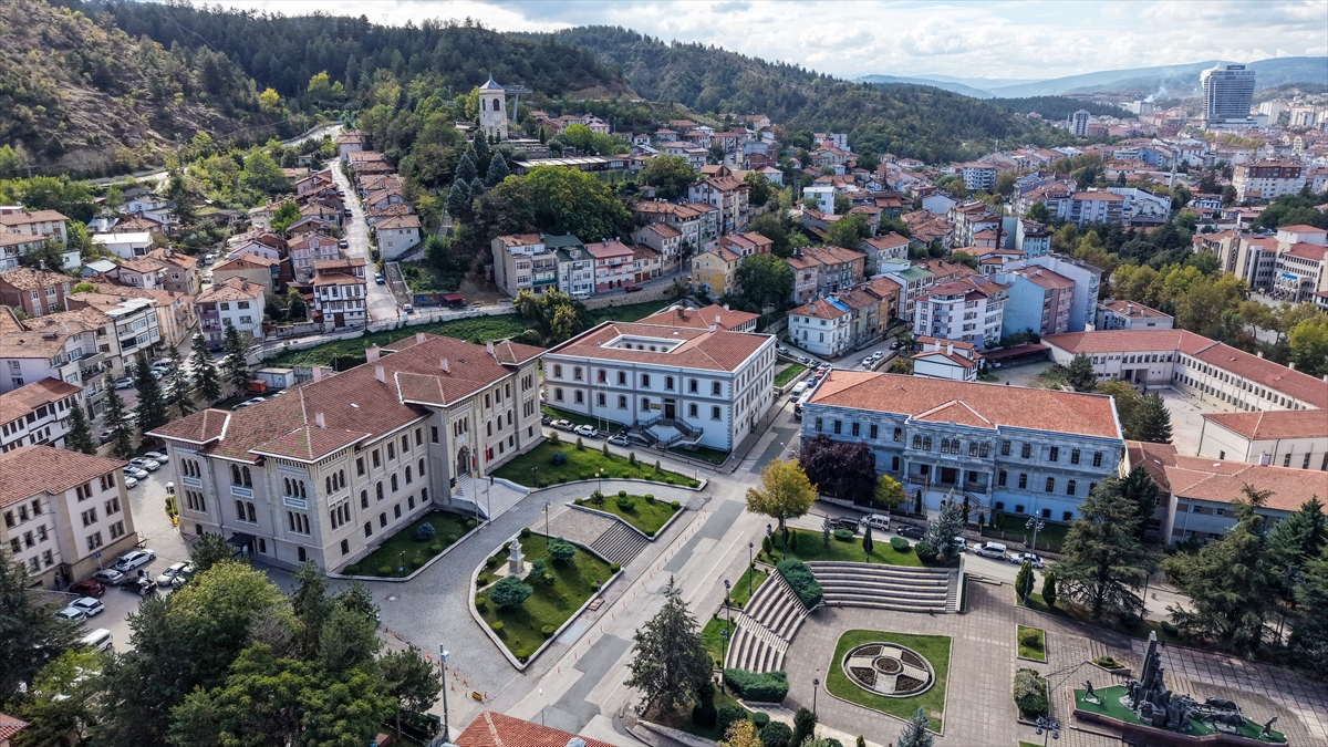 Anadolu'nun ilk devlet lisesi 141 yıldır öğrencileri geleceğe hazırlıyor 2 Anadolu'nun ilk devlet lisesi 141 yıldır öğrencileri geleceğe hazırlıyor