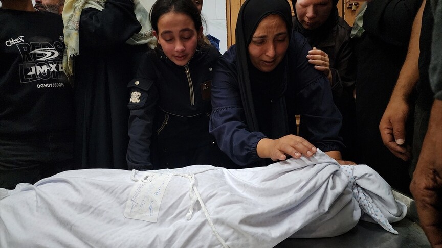 Gazze'de İsrail askerlerinin saldırısında yaralanan 8 yaşındaki çocuk kurtarılamadı haber görseli