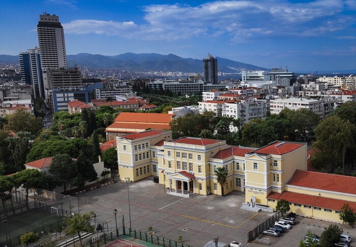 Ünlüleri yetiştiren İzmir Atatürk Lisesi 140 yıldır eğitime katkı sunuyor