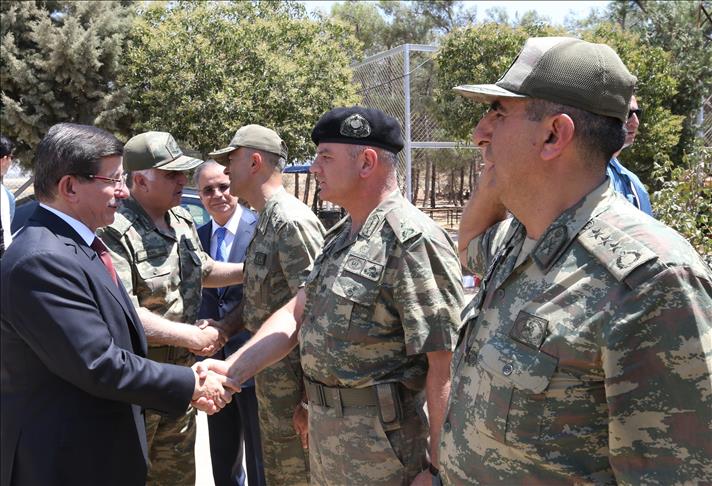 Başbakan Davutoğlu Dağ Hudut Karakolu'nu ziyaret etti