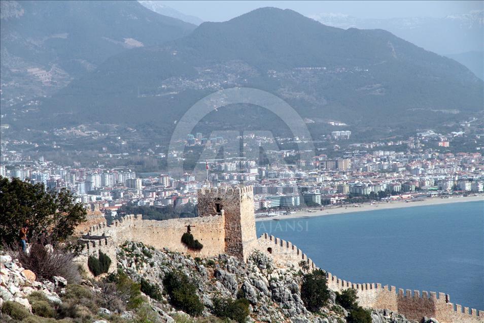 قلعة ألانيا التركية تتجمّل لزوارها
