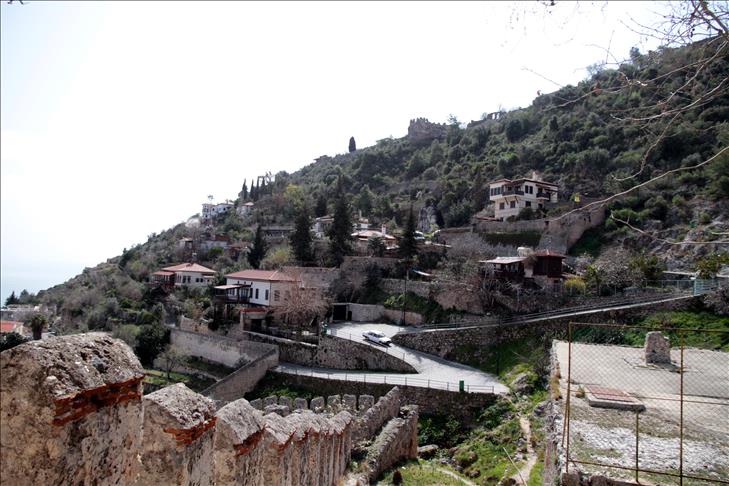 قلعة ألانيا التركية تتجمّل لزوارها