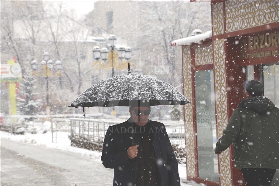Erzurum'da kar yağışı
