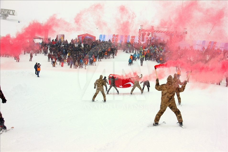 Hakkari'de 2 bin 800 rakımda kar festivali
