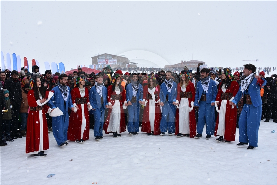 Hakkari'de 2 bin 800 rakımda kar festivali

