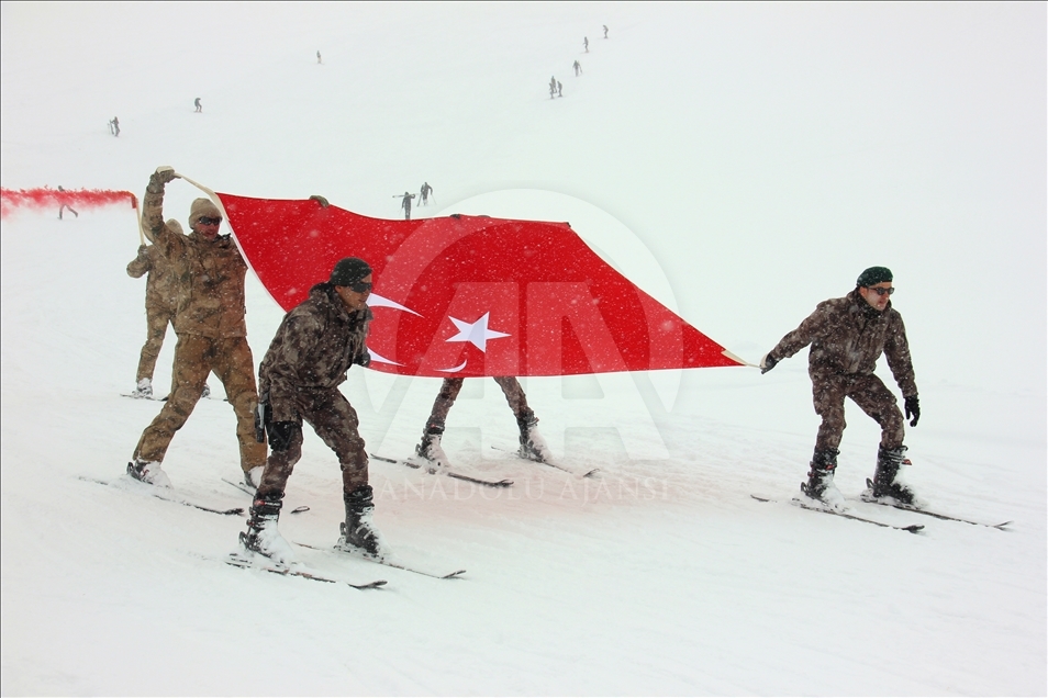 Hakkari'de 2 bin 800 rakımda kar festivali
