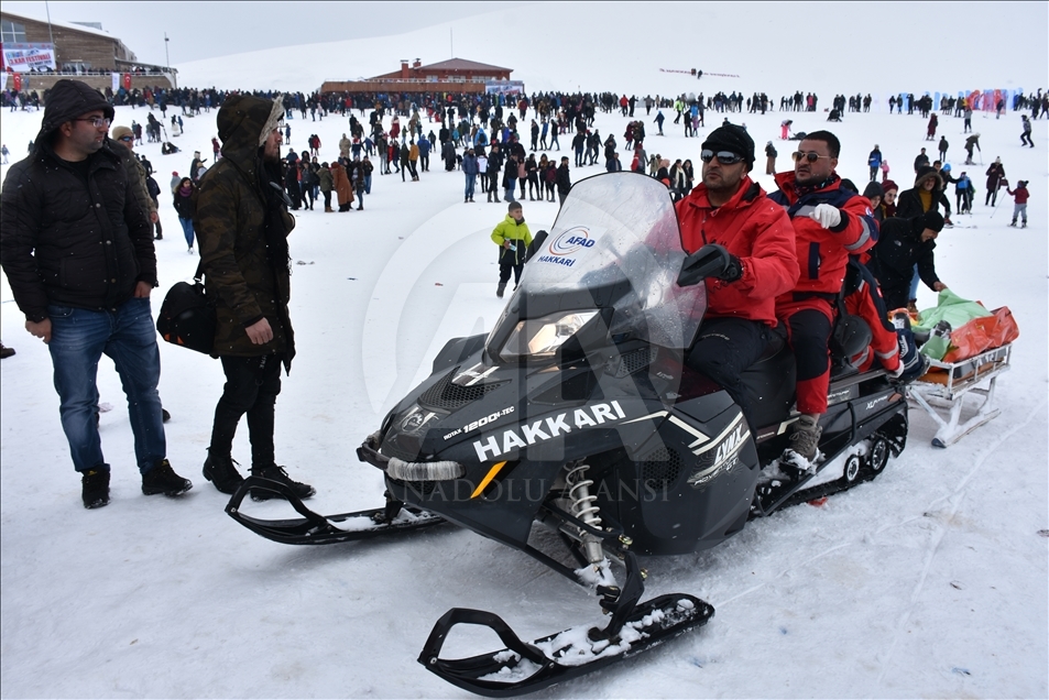 Hakkari'de 2 bin 800 rakımda kar festivali

