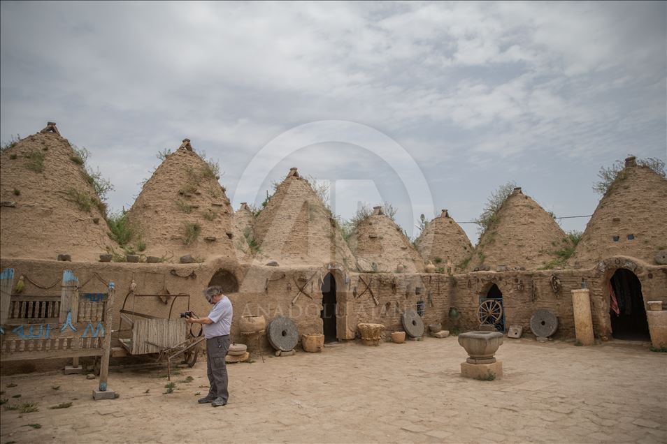 Konik kubbeli Harran evleri ilgi çekiyor