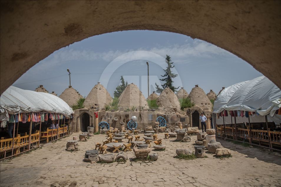 Konik kubbeli Harran evleri ilgi çekiyor