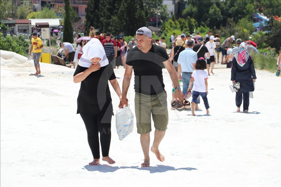 В Памуккале за 6 дней посетило более 80 тысяч туристов