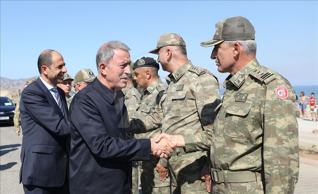 Bakan Akar ve komutanlar KKTC'de
