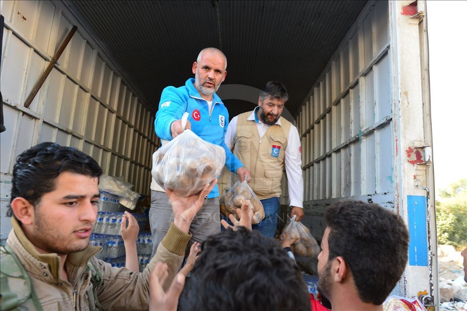 حمایت نهادهای مدنی ترکیه از نیازمندان تل‌ابیض و راس‌العین
