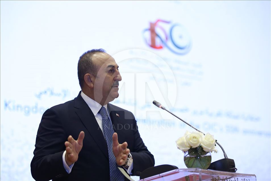 چاووش‌اوغلو: مسلمانان با تبعیض مواجه هستند
