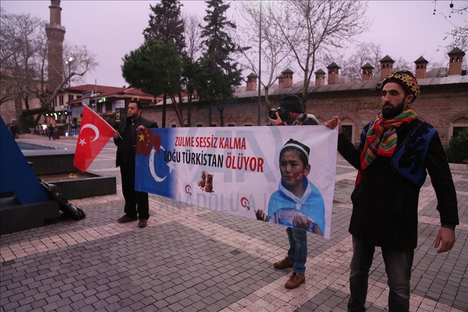 راه‌پیمایی در اعتراض به سیاست‌های چین علیه اویغورها در شهر بورسای ترکیه