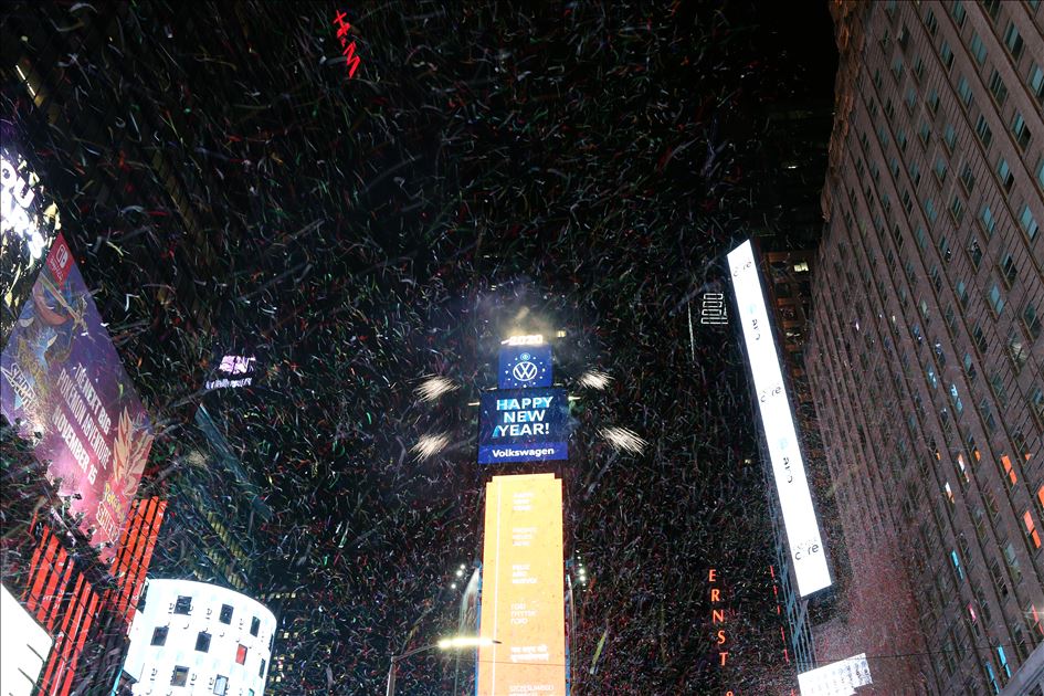 В Нью-Йорке встретили Новый год