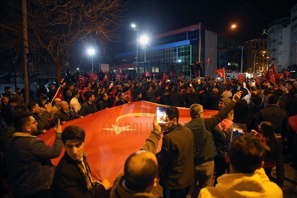 Türkiye Mehmetçik için tek yürek oldu