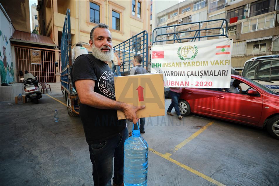 ترکیه بین 3700 خانواده در بیروت کمک‌های اولیه توزیع کرد
