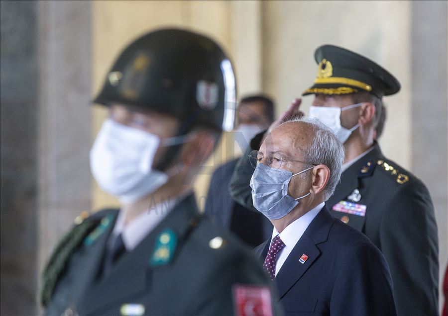 Kılıçdaroğlu ve CHP'liler Anıtkabir'i ziyaret etti
