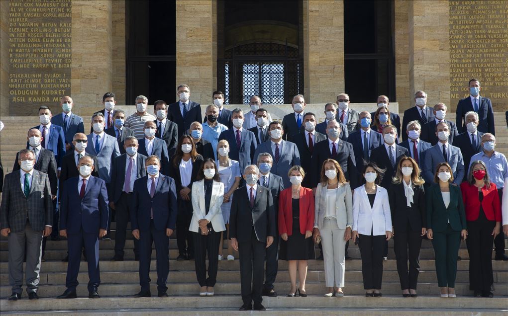 Kılıçdaroğlu ve CHP'liler Anıtkabir'i ziyaret etti