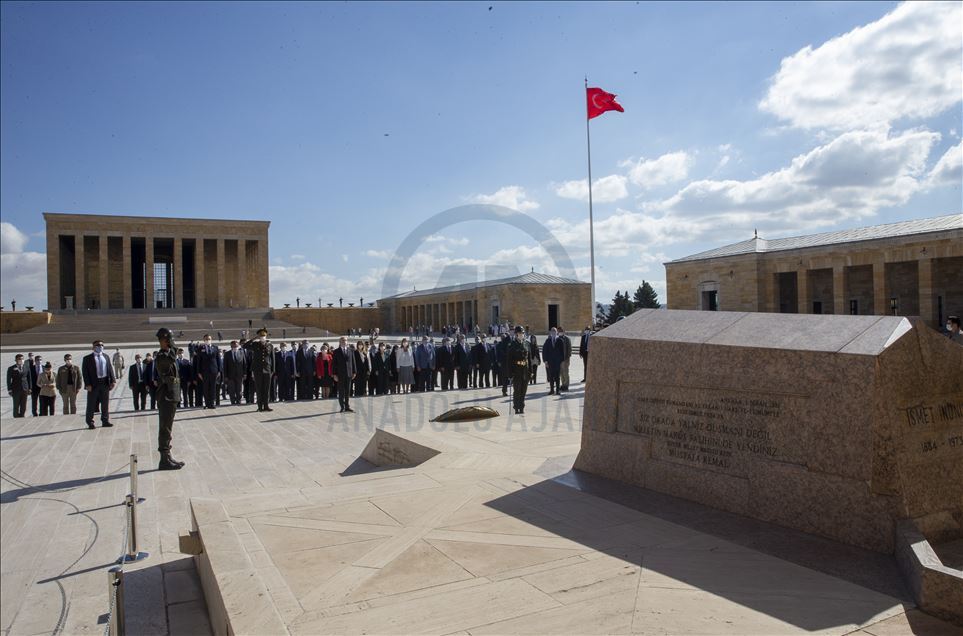 Kılıçdaroğlu ve CHP'liler Anıtkabir'i ziyaret etti